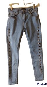 THE STYLE BETWEEN US jeans